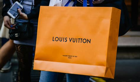 do louis vuitton have sales